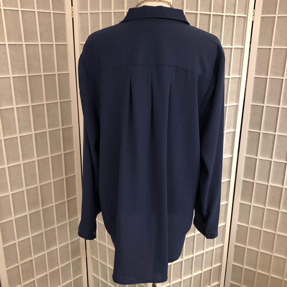 J JILL blue blouse in new condition. Perfect for work or going out. Size M NWOT - Picture 9 of 10